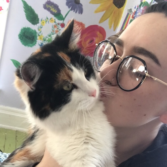 Meet your Posher, Ashley - Picture 1 of 1